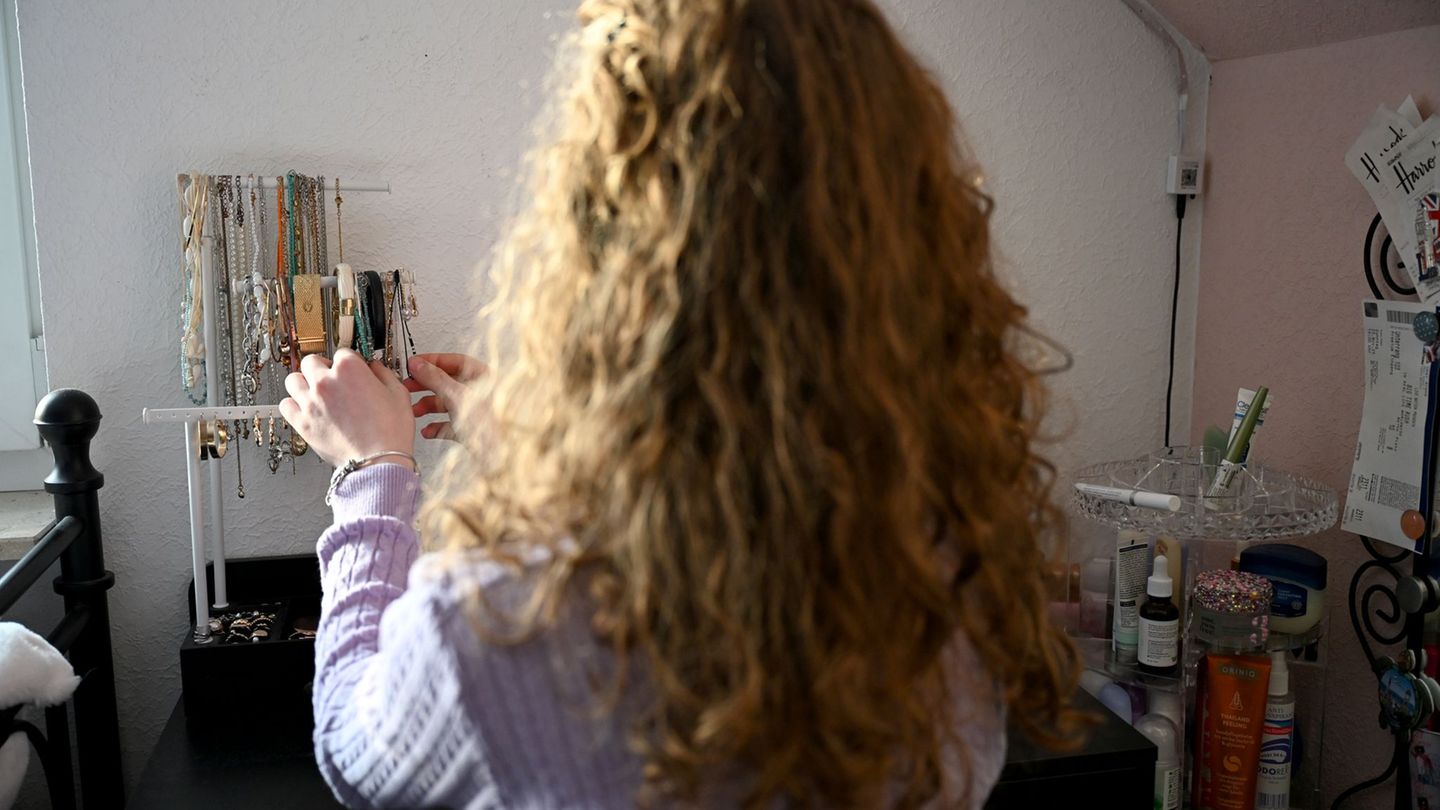 Matilda verwandelt ihr Zimmer schon seit längerem in ein Jugendzimmer. Foto: Markus Lenhardt/dpa