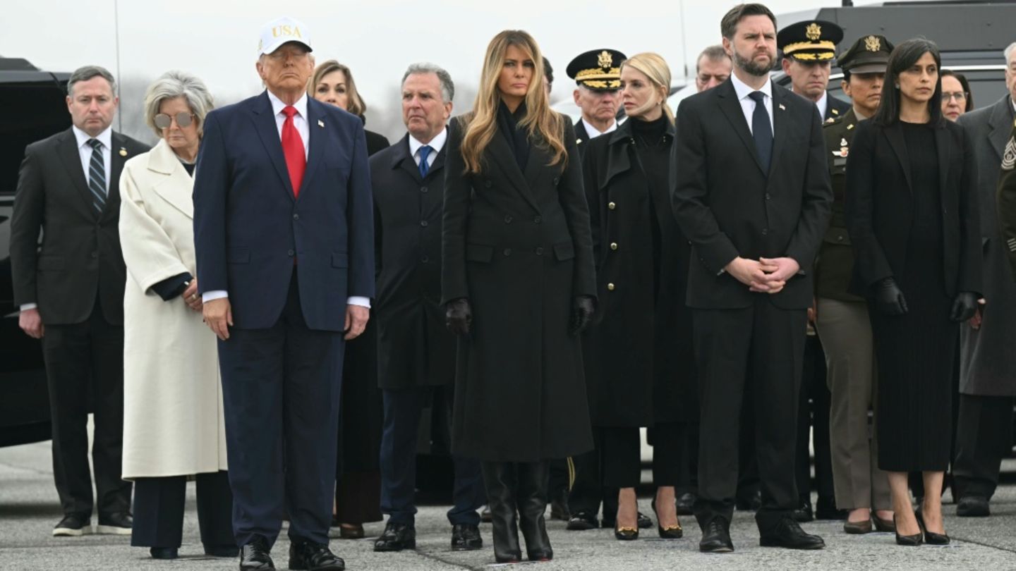 Trump wurde von mehreren Kabinettsmitgliedern begleitet