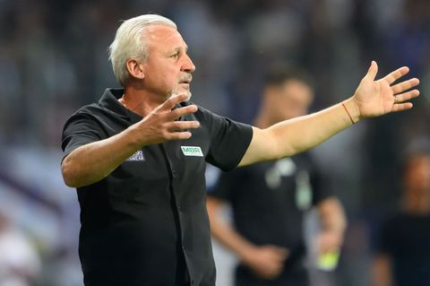 Pavel Dotchev droht mit dem SSV Ulm der Abstieg. (Archivbild) Foto: Robert Michael/dpa