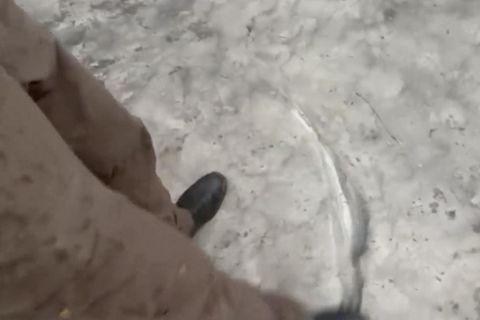 Schwarzer Ölregen über Teheran – CNN-Reporter zeigt Folgen von Raffinerie-Brand