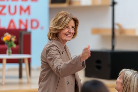 Malu Dreyer bringt am Internationalen Frauentag ihre Leidenschaft für Gleichberechtigung und Demokratie zum Ausdruck. Foto: Jörg