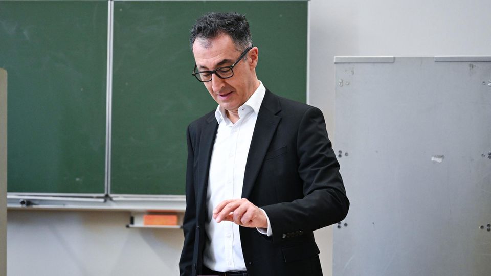 „Das Rennen ist offen“: Cem Özdemir gibt in seinem Wahlkreis Stimme ab