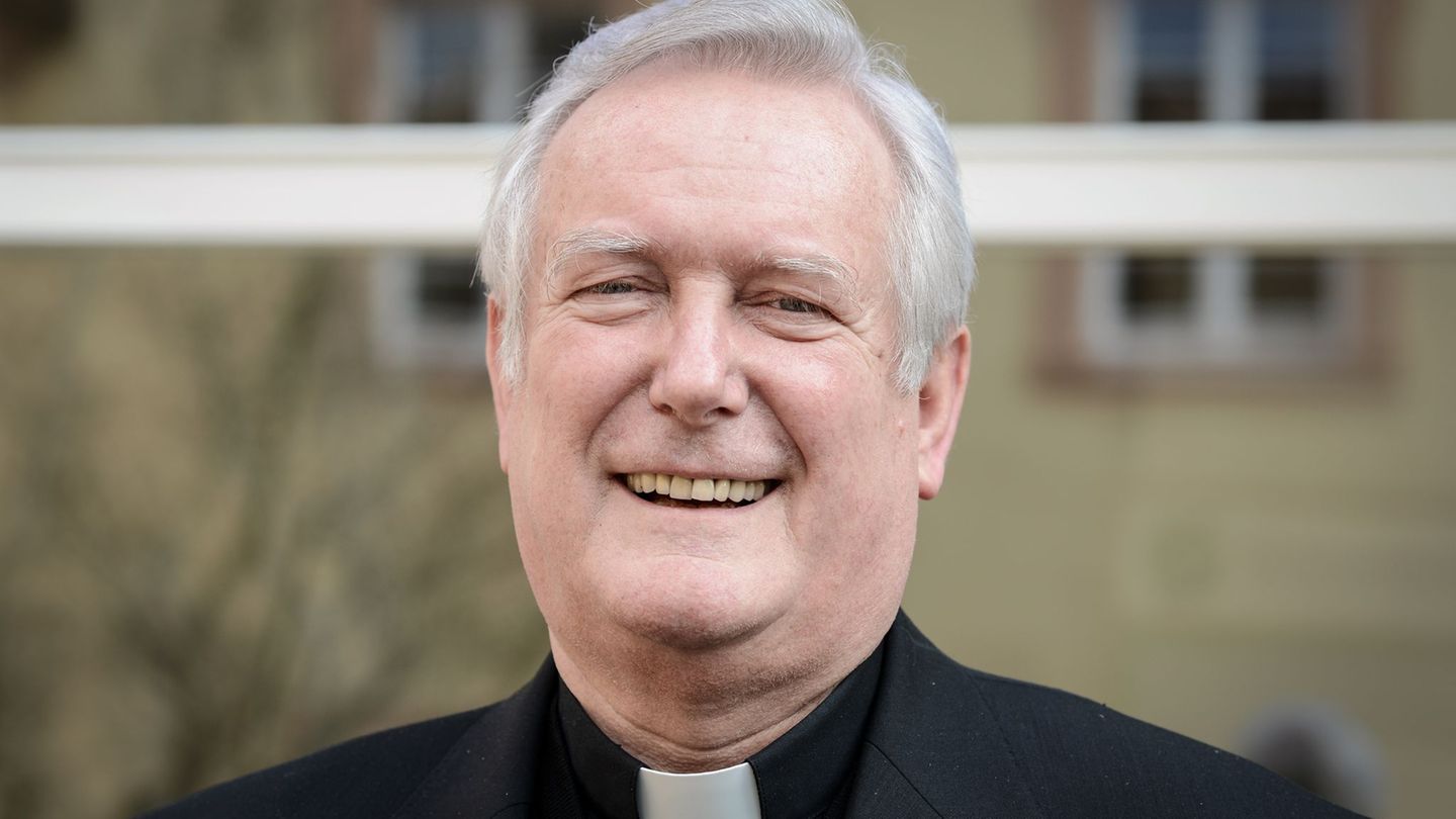 Der emeritierte Würzburger Bischof Friedhelm Hofmann hat sich entschuldigt. (Archivbild) Foto: picture alliance / David Ebener/d