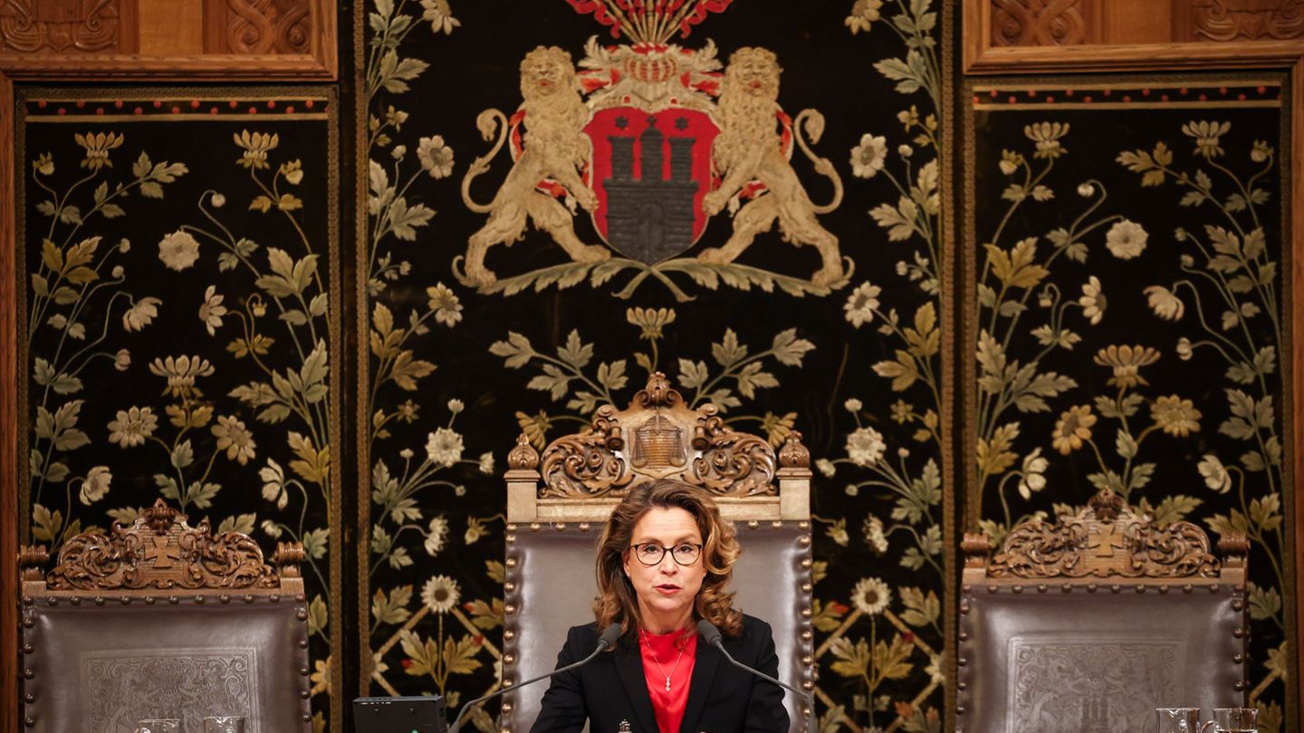 Gut 45 Prozent der Abgeordneten in der Hamburgischen Bürgerschaft sind weiblich, doch Parlamentspräsidentin Carola Veit sieht we