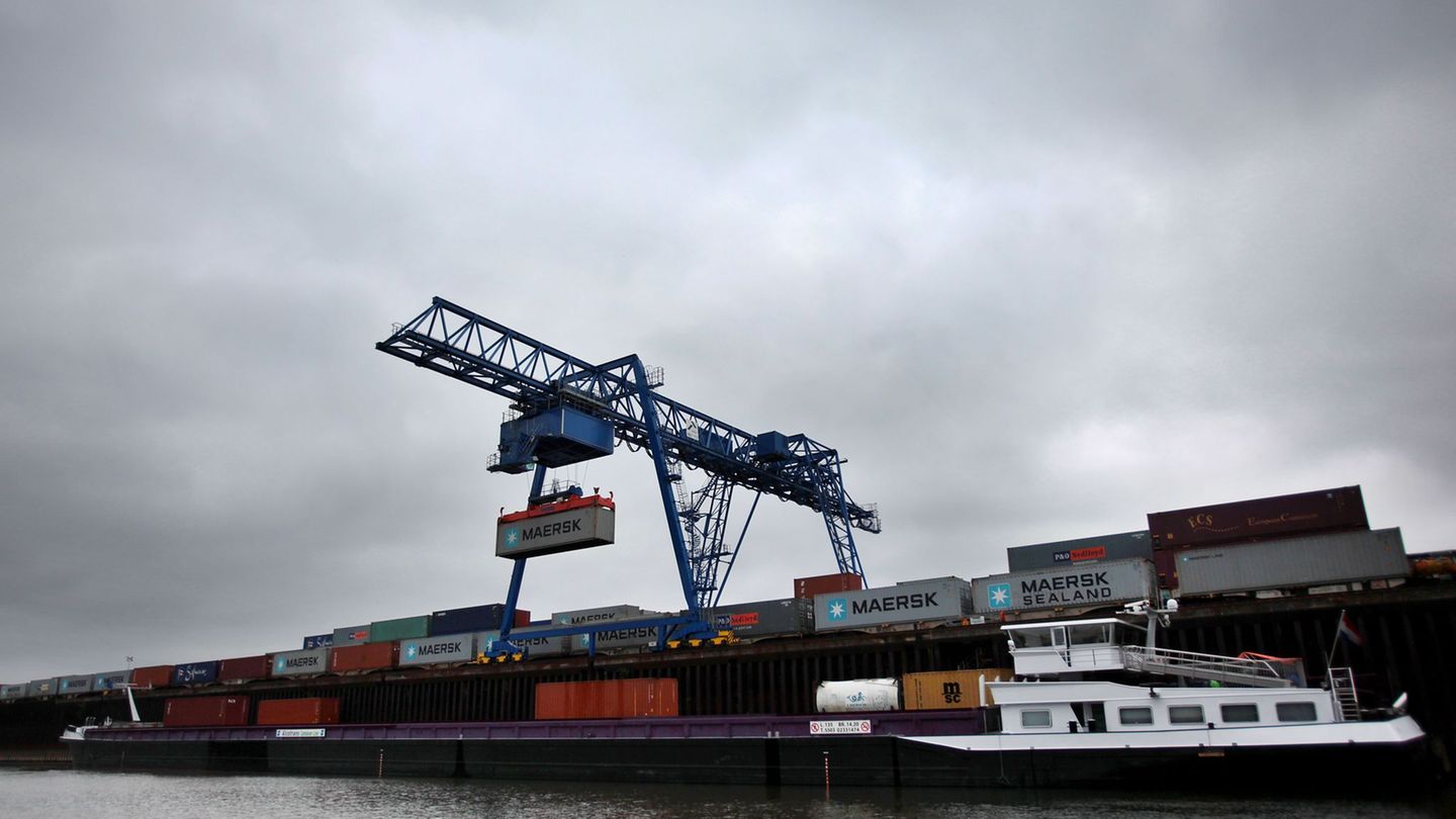 Die Tat geschah in der Nähe des Neusser Hafens. (Archivbild) Foto: picture alliance / dpa