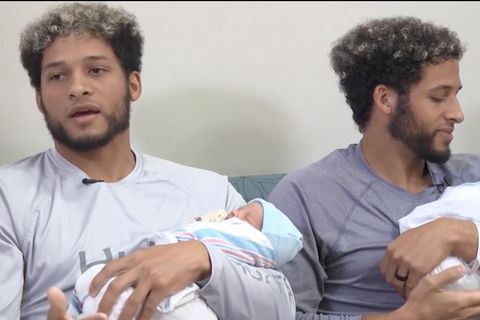 Eineiige Zwillinge werden am selben Tag Vater: „Wie zwei Erbsen in einer Schote“