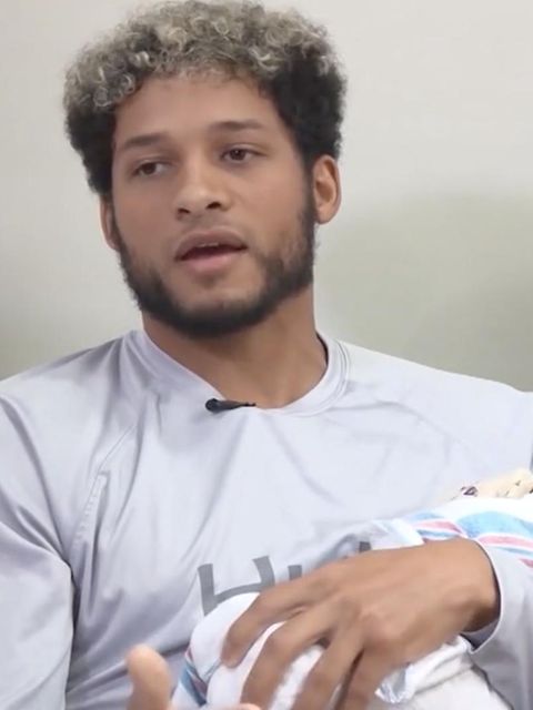 Eineiige Zwillinge werden am selben Tag Vater: „Wie zwei Erbsen in einer Schote“