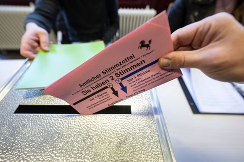 Zum ersten Mal konnten Wähler zwei Kreuzchen machen. Foto: Marijan Murat/dpa