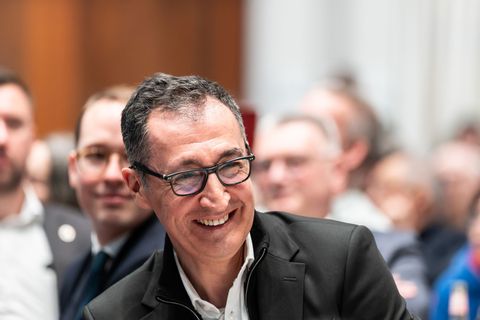 Ist er am Ende des Wahlabends der lachende Sieger? Grünen-Spitzenkandidat Cem Özdemir. (Archivbild) Foto: Silas Stein/dpa