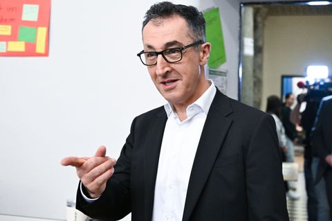 Die Grünen von Spitzenkandidat Cem Özdemir liegen knapp vor der CDU. Foto: Bernd Weißbrod/dpa