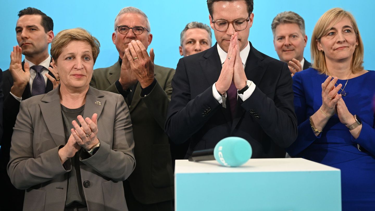 Hagel sagte, er übernehme "für dieses Ergebnis die Verantwortung". Foto: Marijan Murat/dpa