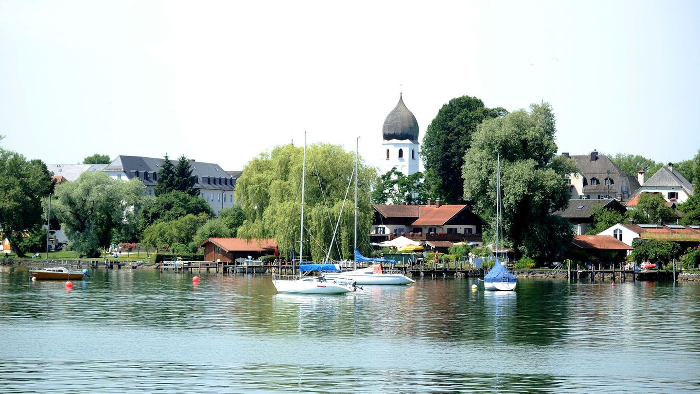 In Bayerns kleinster Gemeinde Chiemsee war der Amtsinhaber der einzige Kandidat. (Archivbild) Foto: picture alliance / Angelika