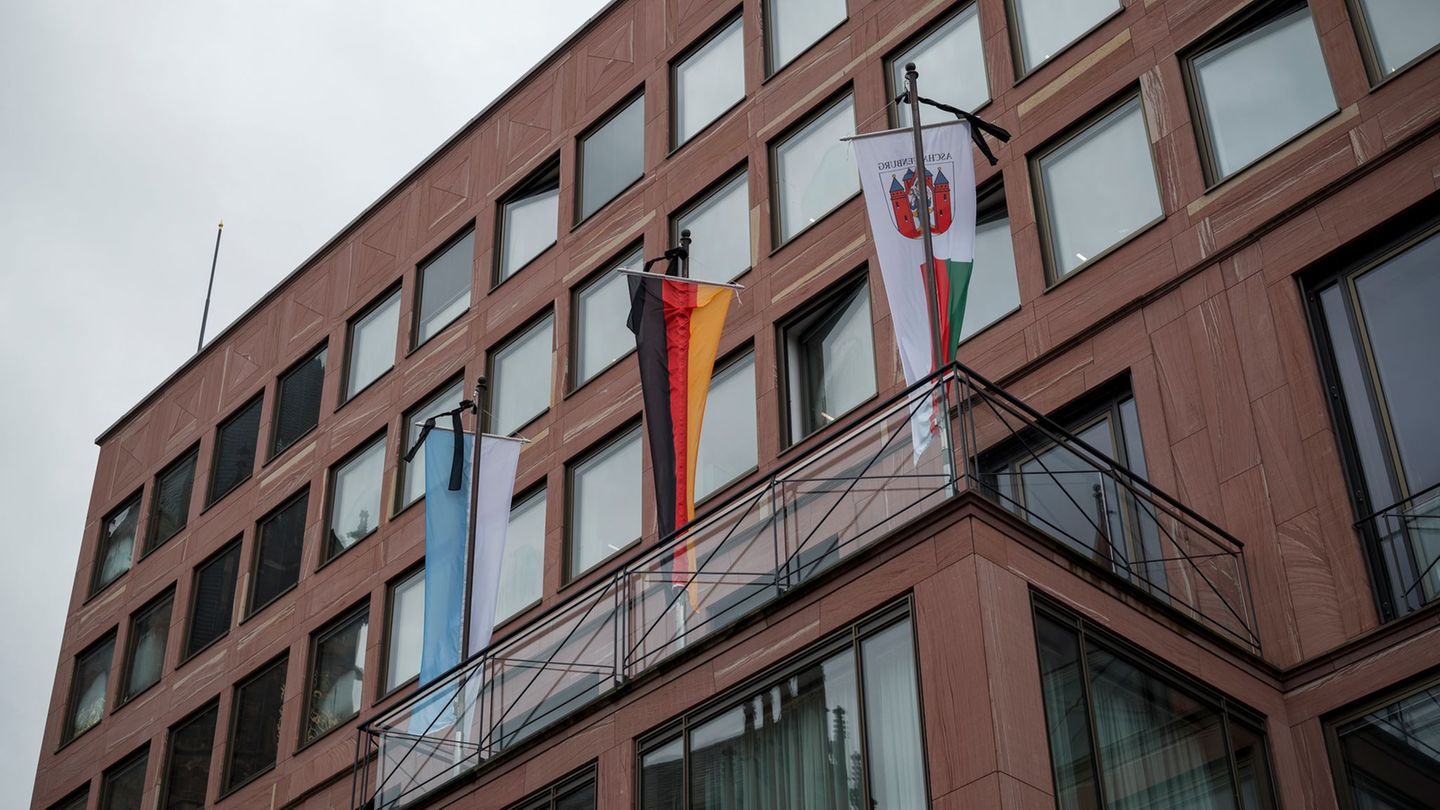 In Aschaffenburg muss der Oberbürgermeister per Stichwahl bestimmt werden. (Archivbild) Foto: Daniel Vogl/dpa