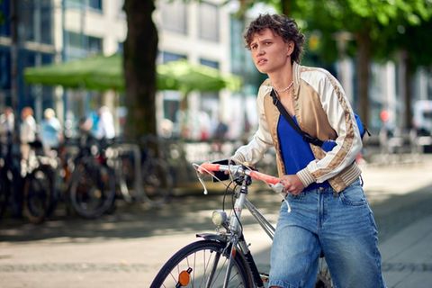 Luna Jordan neigt als Aktivistin Lara in "Polizeiruf 110: Your Body, My Choice" zu Gewalt.