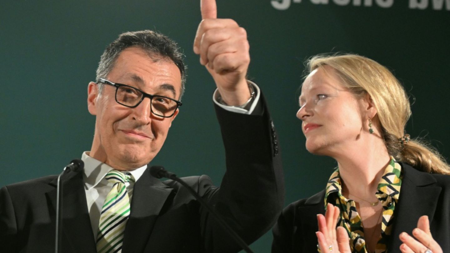 Cem Özdemir vor jubelnden Anhängern