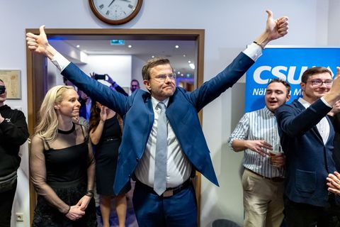 Nürnbergs Oberbürgermeister Marcus König (CSU) geht mit klarem Vorsprung und damit als Favorit in die Stichwahl gegen seinen Her