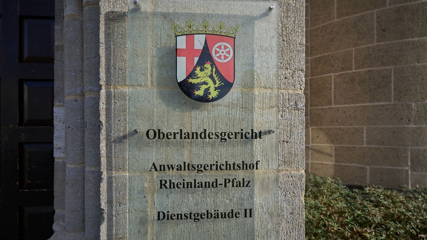 Wie das Gericht im Prozess gegen ein mutmaßliches IS-Mitglied entscheidet, wird sich am Montag zeigen. (Symbolbild) Foto: Sascha