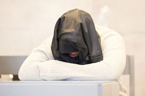 Die Staatsanwaltschaft wirft der 19-Jährigen vor, den Jugendlichen an einer Bushaltestelle in der Nähe des Brombachsees in Mitte