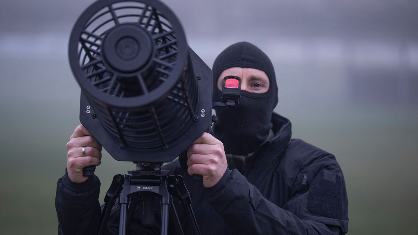 Im vergangenen Dezember informierte die rheinland-pfälzische Polizei schon einmal über die Bekämpfung von Drohnen. (Archivbild)