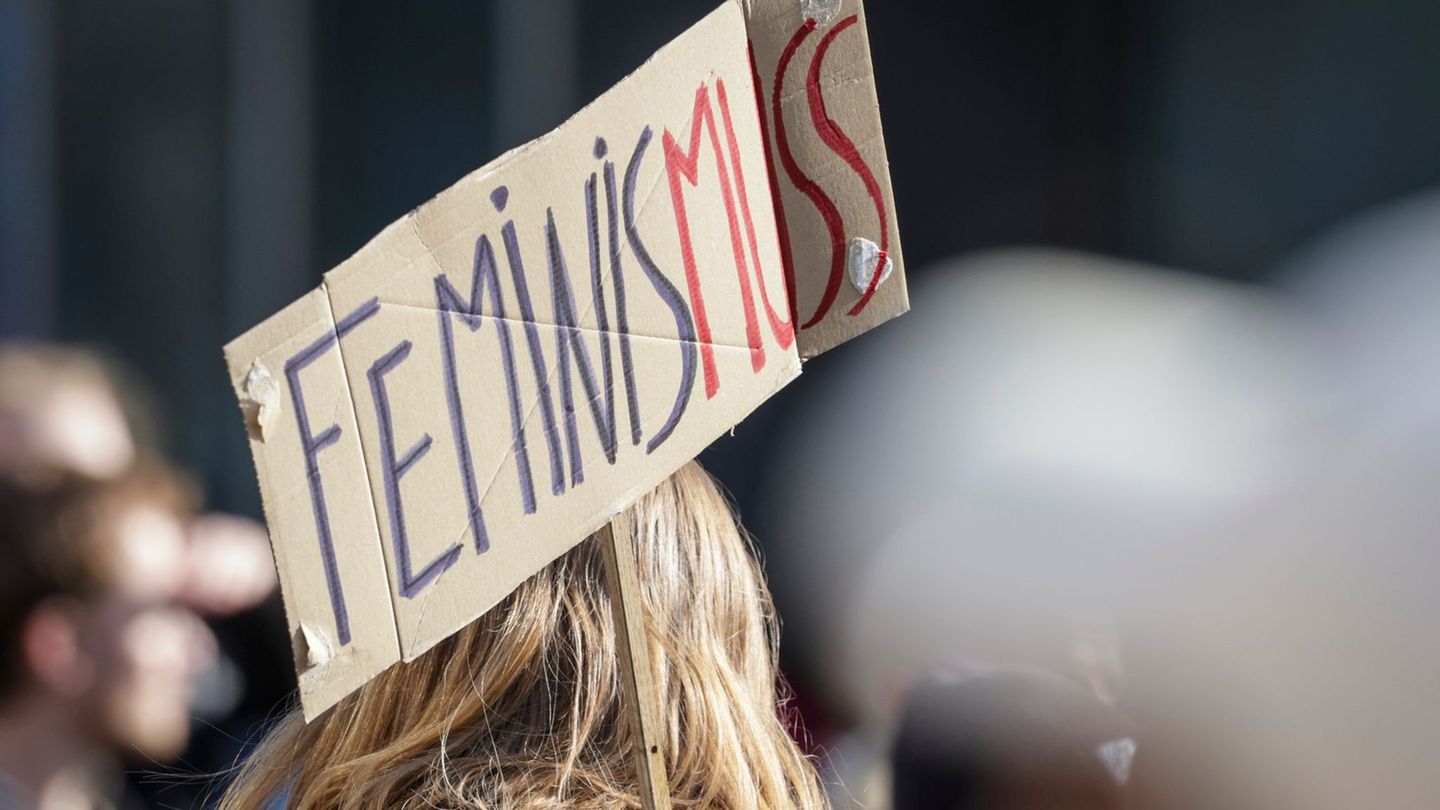 Feminismus: "Frauen*streik" – Care-Arbeit ist auch Arbeit