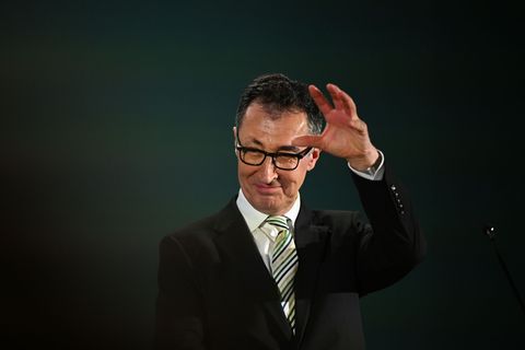 Holte auf den letzten Metern noch auf: Cem Özdemir wird wohl der nächste Ministerpräsident in Baden-Württemberg. Foto: Bernd Wei