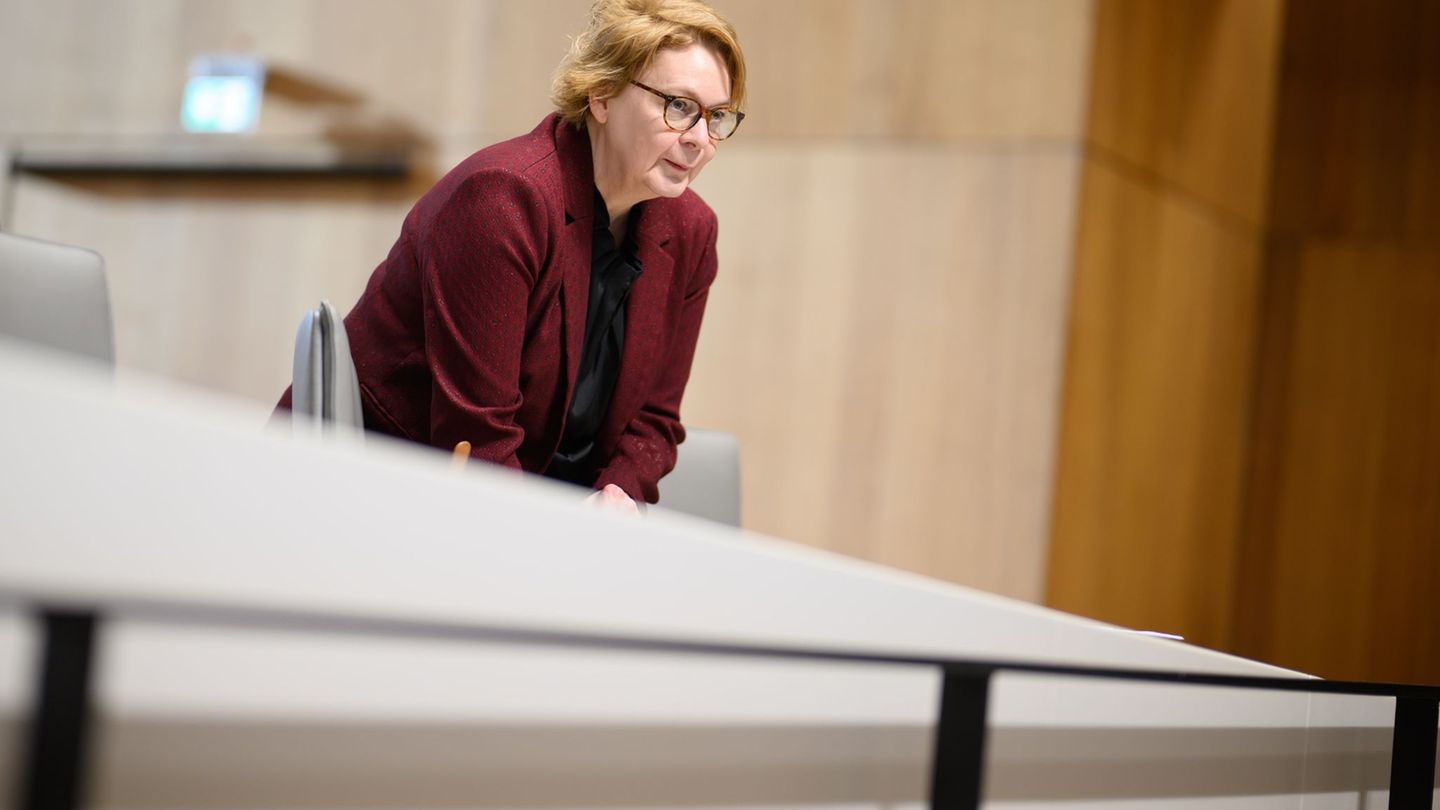 Wenn Beamte politisch sind: Ministerin: AfD-Hochstufung muss Konsequenzen haben