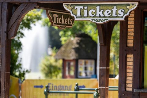 Einige Freizeitparks erhöhen die Preise Foto: Philipp Schulze/dpa