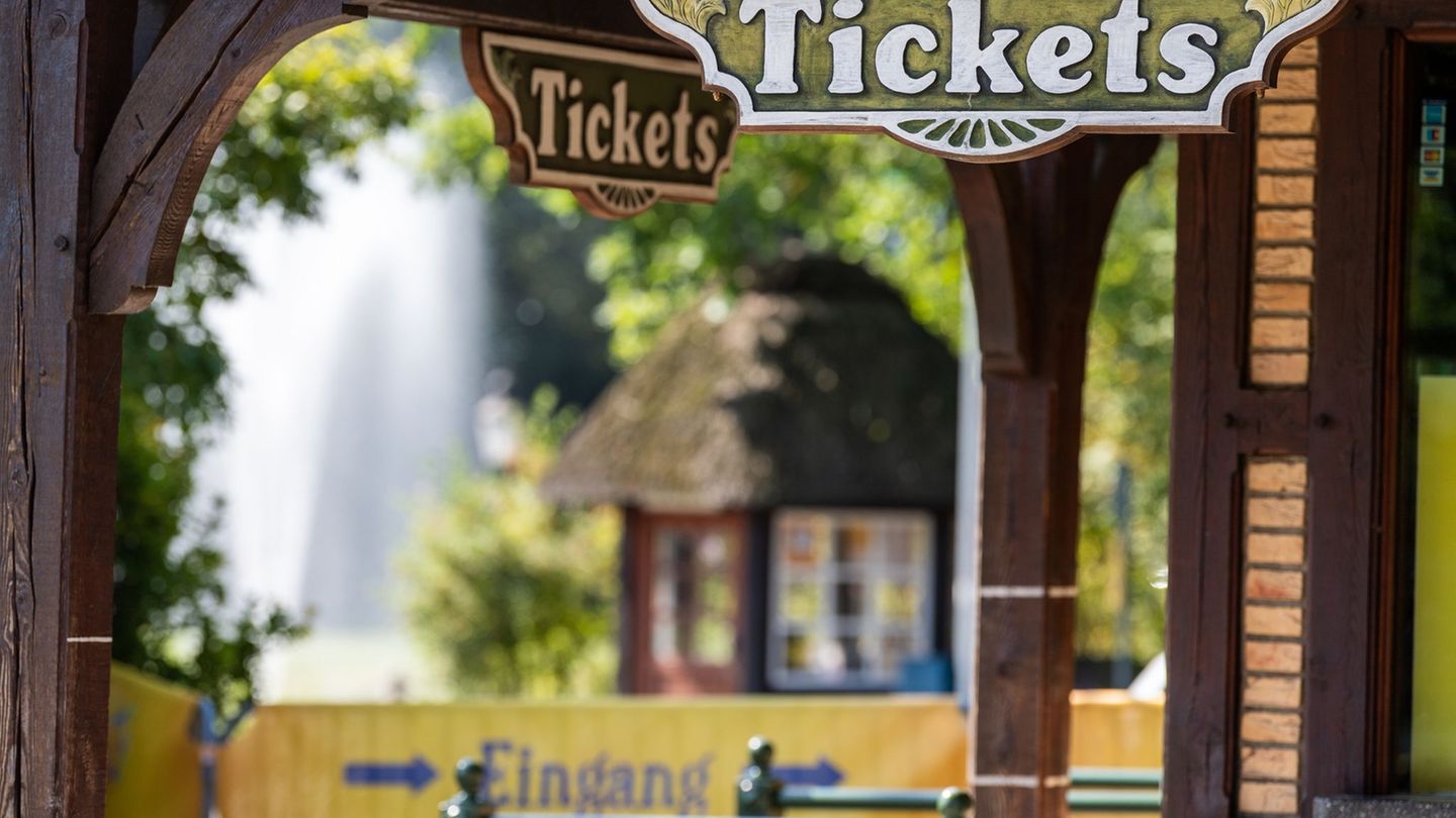Einige Freizeitparks erhöhen die Preise Foto: Philipp Schulze/dpa