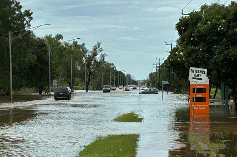 Nach heftigem Regen ist der Katherine River über die Ufer getreten. Foto: Jas Streten/dpa