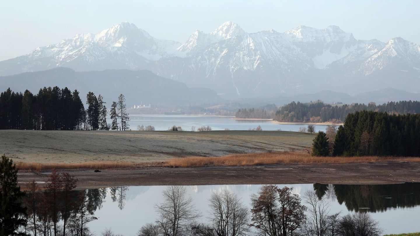 Ein bisschen Sonne, ein bisschen Wolken - das sind die Wetteraussichten für den Start in die Woche. Foto: Karl-Josef Hildenbrand