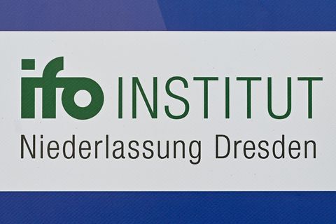 Laut einer Befragung des Dresdner Ifo Institutes bewerten ostdeutschen Unternehmen die Wirtschaftspolitik der Bundesregierung be