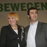 Nach vier Jahren als EU-Abgeordneter in Brüssel gelingt Özdemir 2008 ein Teil-Comeback: Auf der Bundesdelegiertenkonferenz wird er neben Claudia Roth als Vertreter des Realo-Flügels zum Parteivorsitzenden gewählt