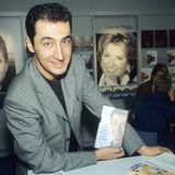 Der aufstrebende Özdemir wird 1998 innenpolitischer Sprecher der grünen Bundestagsfraktion. Seine Partei ist seit der Bundestagswahl das erste Mal an der Macht in einer rot-grünen Regierungskoalition. Da wird es Zeit für ein Buch. In "Currywurst und Döner" widmet sich Özdemir seinem wichtigsten Thema, der Integration      