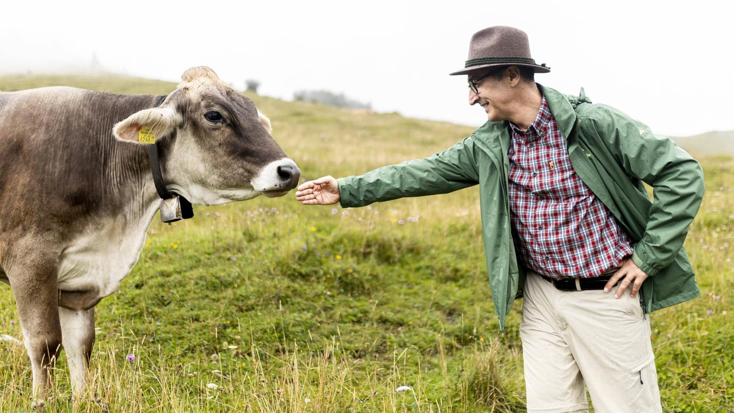 Schließlich wird der gelernte Erzieher und Sozialpädagoge Bundeslandwirtschaftsminister in der Ampelkoalition. Ein Amt, das er nicht angestrebt hat, aber solide ausfüllt. Das Bild stammt aus dem Jahr 2023