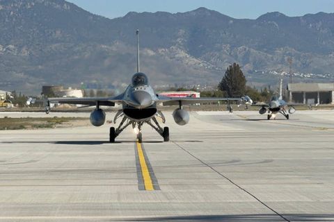 Kampfjets vom Typ F-16