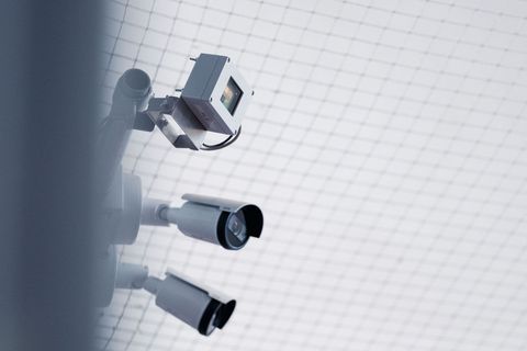 Videokameras und Künstliche Intelligenz sollen in Berlin in einem Testlauf die Umgebung des Roten Rathauses und des Abgeordneten