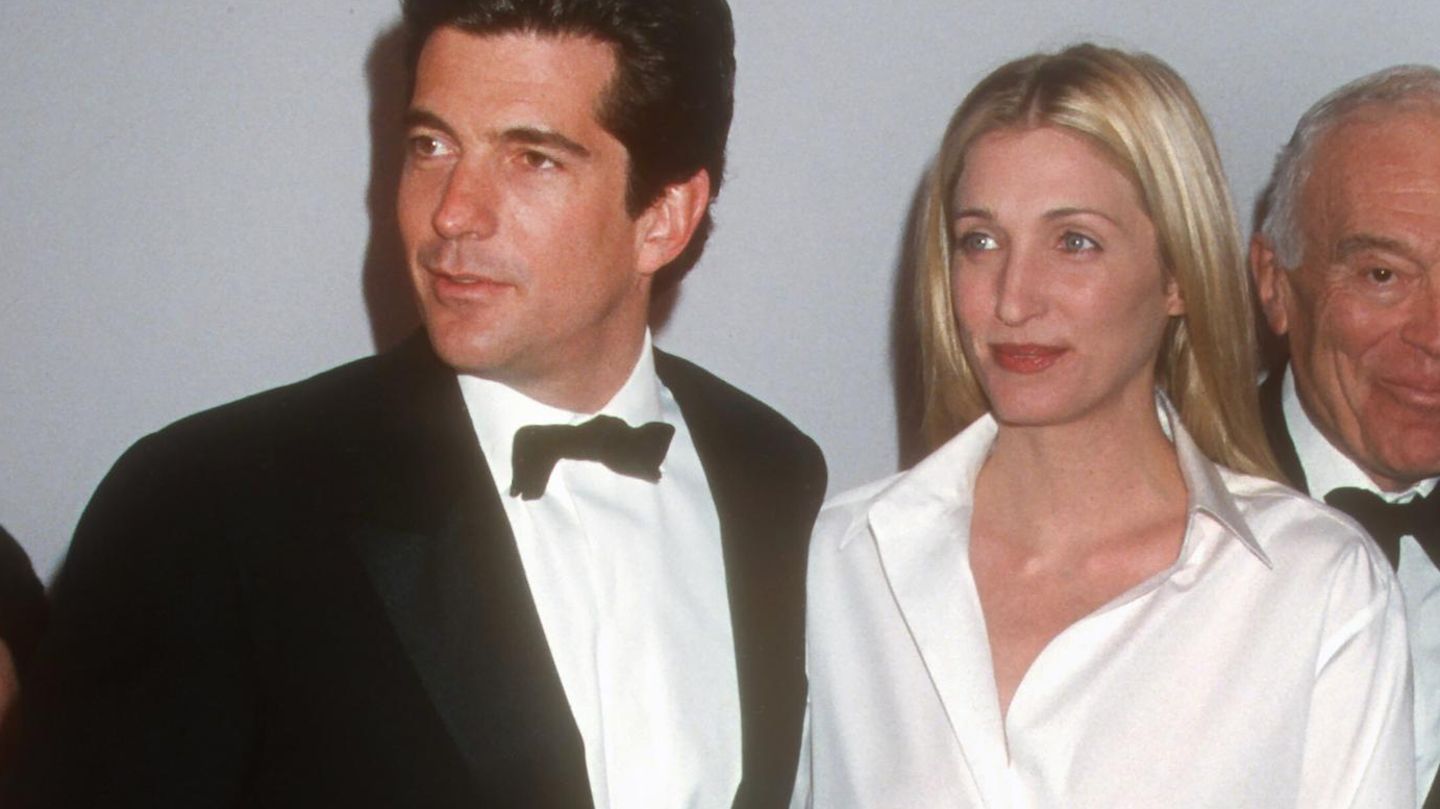 John F. Kennedy Jr. und Carolyn Bessette-Kennedy im März 1999 in New York. Im Juli kamen sie bei einem Flugzeugabsturz ums Leben