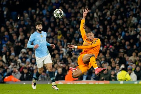 Kylian Mbappé traf im vergangenen Jahr gegen Manchester City. (Archivbild) Foto: Dave Thompson/AP/dpa