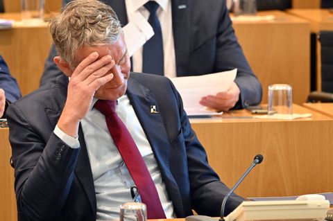 Im Verfahren gegen Thüringens AfD-Landespartei- und Fraktionschef Björn Höcke wegen des Vorwurfs der Volksverhetzung gibt es wei