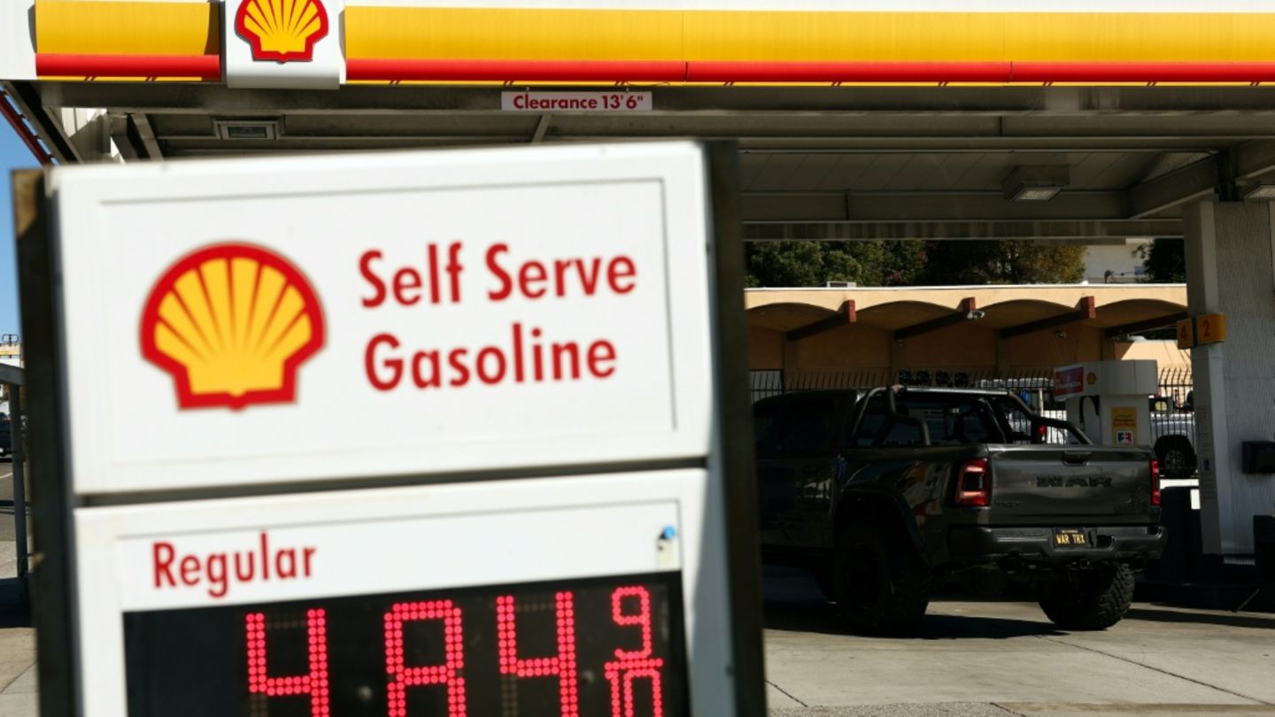 Anzeigetafel an Tankstelle in Los Angeles
