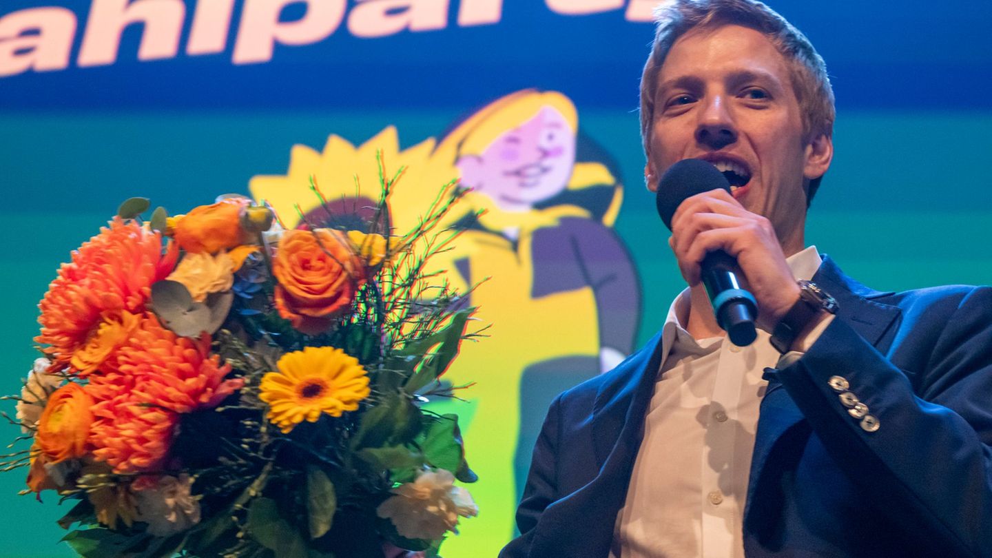 Dominik Krause darf in die Stichwahl um den Chefposten im Münchner Rathaus - die Grünen hoffen, dass sich nun auch viele CSU-Wäh