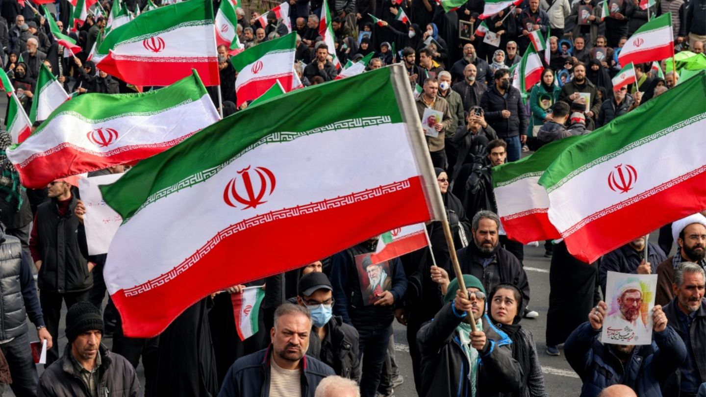 Nach Ernennung von Chamenei-Sohn: Iran und Israel setzen Angriffe fort