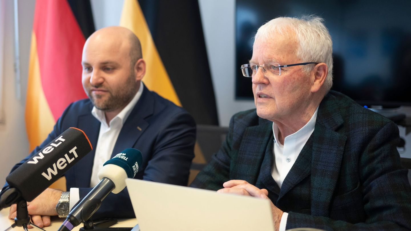 Die AfD mit Kandidat Markus Frohmaier (l) an der Spitze konnte ihr Ergebnis im Vergleich zur Landtagswahl 2021 verdoppeln. Foto: