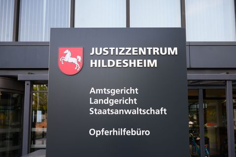 Das Landgericht Hildesheim muss sich erneut mit dem Fall beschäftigen. (Symbolbild) Foto: Julian Stratenschulte/dpa