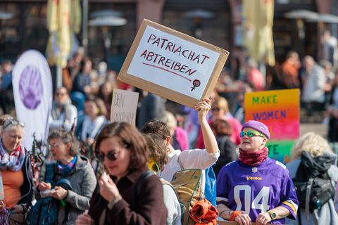 Das Töchterkollektiv hatte zur Demonstration in Frankfurt aufgerufen. Foto: Jörg Halisch/dpa