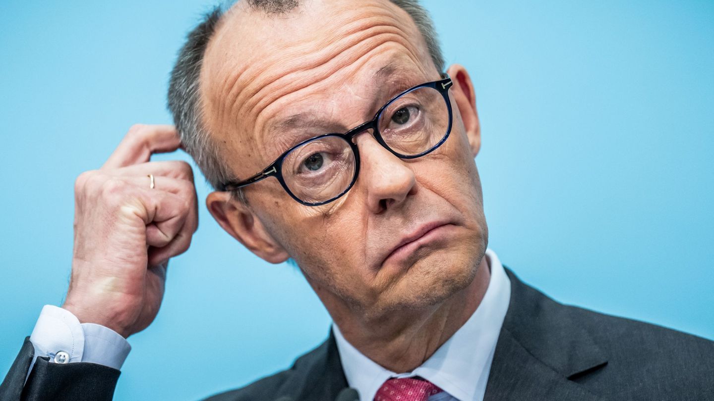 Der Kanzler sieht keine Auswirkungen des Wahlergebnisses auf seine Koalition in Berlin. Foto: Michael Kappeler/dpa