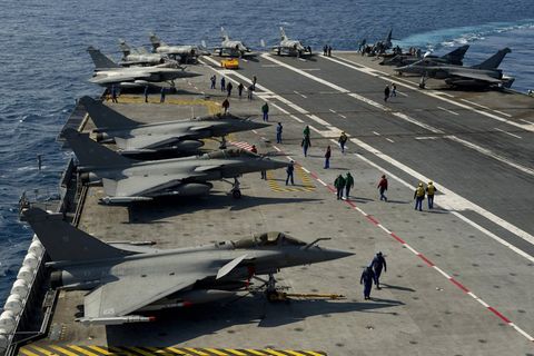 Flugzeugträger Charles de Gaulle vor Verlegung in vom Iran gesperrte Meerenge