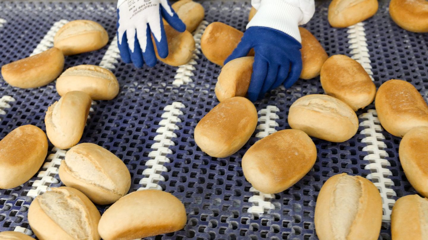 Die Beschäftigten in Eisleben und Nordhausen erhalten mehr Geld. (Archivbild) Foto: picture alliance / Peter Endig/dpa-Zentralbi