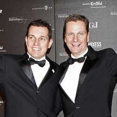 Guido Westerwelle und Michael Mronz winken auf dem roten Teppich