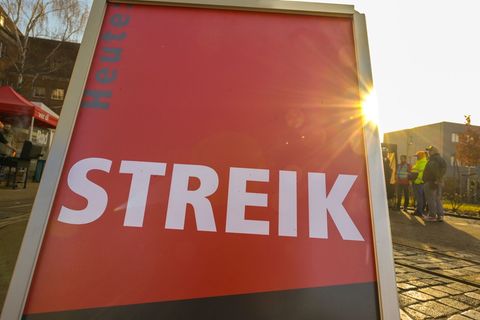 Auch den Schülerverkehr trifft der Warnstreik im Landkreis Sächsische Schweiz-Osterzgebirge. (Symbolbild) Foto: Heiko Rebsch/dpa